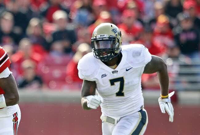 LOUISVILLE, KY - NOVEMBER 12:  Teddy Bridgewater #5 of the Louisville Cardinals runs with the ball while defended by Brandon Lindsey #7  of the Pittsburgh Panthers during the game at Papa John's Cardinal Stadium on November 12, 2011 in Louisville, Kentucky.  (Photo by Andy Lyons/Getty Images)