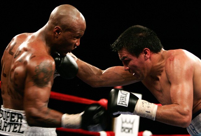 NEW YORK - JANUARY 07:  Zab Judah and Carlos Baldomir exchange punches during their undisputed World Welterweight Championship fight at Madison Square Garden January 7, 2006 in New York City.  (Photo by Al Bello/Getty Images)