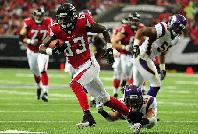 ATLANTA, GA - NOVEMBER 27: Harry Douglas #83 of the Atlanta Falcons runs with a catch for a touchdown against Asher Allen #21 of the Minnesota Vikings at the Georgia Dome on November 27, 2011 in Atlanta, Georgia. (Photo by Scott Cunningham/Getty Images)
