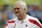 HOUSTON - SEPTEMBER 11:  Defensive coordinator Wade Phillips at Reliant Stadium on September 11, 2011 in Houston, Texas. The Texans won 34-7.  (Photo by Bob Levey/Getty Images)