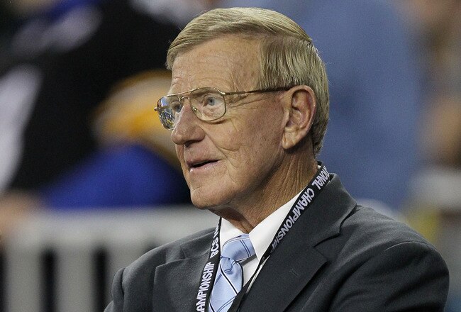 GLENDALE, AZ - JANUARY 10:  ESPN reporter Lou Holtz looks on during the Tostitos BCS National Championship Game between the Oregon Ducks and the Auburn Tigers at University of Phoenix Stadium on January 10, 2011 in Glendale, Arizona.  (Photo by Ronald Martinez/Getty Images)