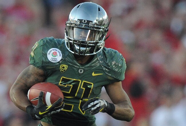PASADENA, CA - JANUARY 02:  Running back LaMichael James #21 of the Oregon Ducks runs the ball against the Wisconsin Badgers at the 98th Rose Bowl Game on January 2, 2012 in Pasadena, California.  (Photo by Harry How/Getty Images)