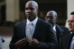 SAN FRANCISCO, CA - MARCH 21:  Former Major League Baseball player Barry Bonds arrives for the first day of his perjury trial on March 21, 2011 in San Francisco, California. Barry Bonds' perjury trial begins today accusing him of lying to a grand jury about his use of performance enhancing drugs when he played for the San Francisco Giants. The trial  is expected to last two to four weeks.  (Photo by Justin Sullivan/Getty Images)