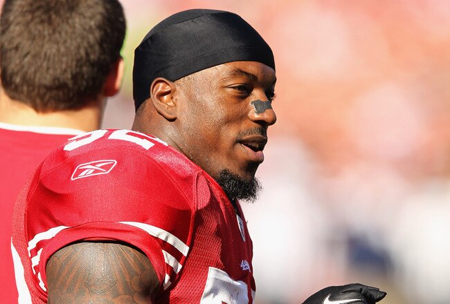 SAN FRANCISCO, CA - DECEMBER 04:  Patrick Willis #52 of the San Francisco 49ers warms up for their game against the St. Louis Rams at Candlestick Park on December 4, 2011 in San Francisco, California.  (Photo by Ezra Shaw/Getty Images)