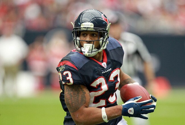HOUSTON, TX - DECEMBER 18:  Arian Foster #23 of the Houston Texans at Reliant Stadium on December 18, 2011 in Houston, Texas.  (Photo by Ronald Martinez/Getty Images)