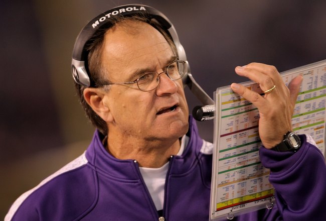 BALTIMORE - NOVEMBER 11:  Head coach Brian Billick of the Baltimore Ravens directs his team against the Cincinnati Bengals at M&T Bank Staduim on November 11, 2007 in Baltimore, Maryland. Cincinnati defeated Baltimore 21-7.  (Photo by Doug Pensinger/Getty Images)
