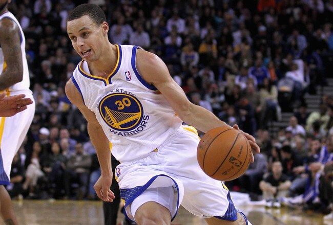 OAKLAND, CA - MARCH 25:  Stephen Curry #30 of the Golden State Warriors in action against the Toronto Raptors at Oracle Arena on March 25, 2011 in Oakland, California. NOTE TO USER: User expressly acknowledges and agrees that, by downloading and or using this photograph, User is consenting to the terms and conditions of the Getty Images License Agreement.  (Photo by Ezra Shaw/Getty Images)
