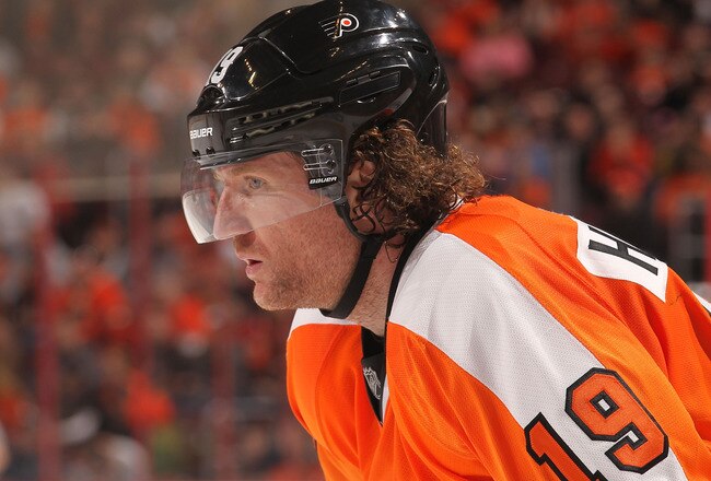 PHILADELPHIA, PA - JANUARY 07: Scott Hartnell #19 of the Philadelphia Flyers against the Ottawa Senators at Wells Fargo Center on January 7, 2012 in Philadelphia, Pennsylvania.  (Photo by Nick Laham/Getty Images)