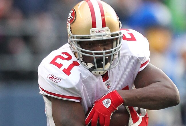 SEATTLE - DECEMBER 24:  Running back Frank Gore #21 of the San Francisco 49ers rushes against the Seattle Seahawks at CenturyLink Field on December 24, 2011 in Seattle, Washington. (Photo by Otto Greule Jr/Getty Images)