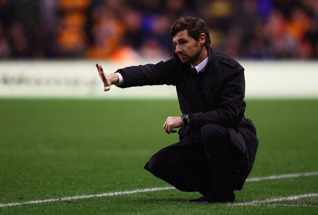 WOLVERHAMPTON, ENGLAND - JANUARY 02:  Andre Villas-Boas manager of Chelsea gives instructions during the Barclays Premier League match between Wolverhampton Wanderers and Chelsea at Molineux on January 2, 2012 in Wolverhampton, England.  (Photo by Richard Heathcote/Getty Images)