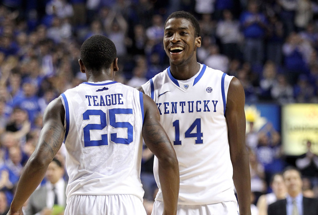 LEXINGTON, KY - JANUARY 07:  Marquis Teague #25 and Michael Kidd-Gilcrhist #14 of the Kentucky Wildcats celebrate during the game against the South Carolina Gamecocks at Rupp Arena on January 7, 2012 in Lexington, Kentucky.  (Photo by Andy Lyons/Getty Images)