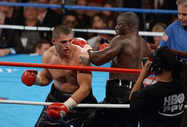 17 Nov 2001 : Sergei Liakhovich (L) and Friday Ahunanya exchange blows during the NABA heavyweight championship fight at the Mandalay Bay Resort & Casino in Las Vegas, Nevada. DIGITAL IMAGE. Mandatory Credit: Matthew Stockman/Allsport