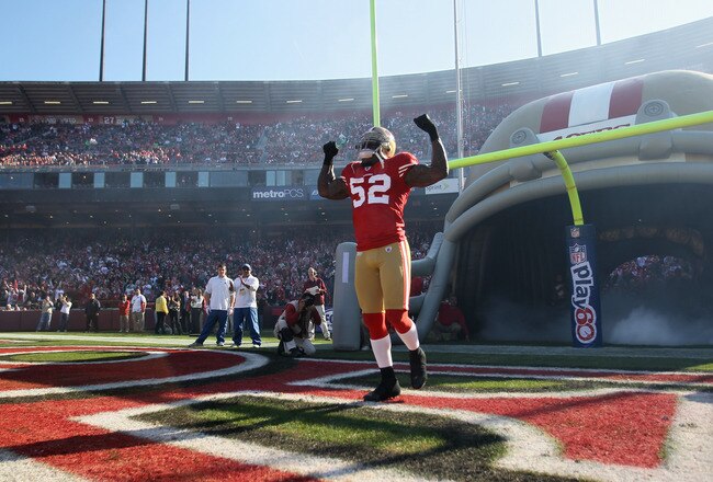 SAN FRANCISCO, CA - DECEMBER 04:  Patrick Willis #52 of the San Francisco 49ers runs on to the field for their game against the St. Louis Rams at Candlestick Park on December 4, 2011 in San Francisco, California.  (Photo by Ezra Shaw/Getty Images)
