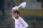 CATANIA, ITALY - JANUARY 14:  Daniele De Rossi of Roma celebrates the equalizing goal during the Serie A match between Catania Calcio v AS Roma at Stadio Angelo Massimino on January 14, 2012 in Catania, Italy.  (Photo by Maurizio Lagana/Getty Images)