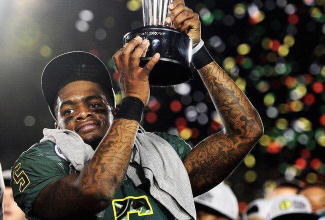PASADENA, CA - JANUARY 02:  Quarterback Darron Thomas #5 of the Oregon Ducks celebrates after the Ducks 45-38 victory against the Wisconsin Badgers at the 98th Rose Bowl Game on January 2, 2012 in Pasadena, California.  (Photo by Harry How/Getty Images)