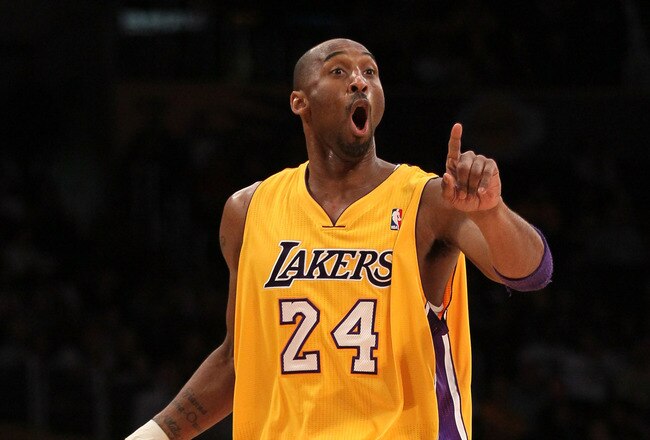 LOS ANGELES, CA - JANUARY 13:  Kobe Bryant #24 of the Los Angeles Lakers sgnals his offense as he controls the ball against against the Cleveland Cavaliers at Staples Center on January 13, 2012 in Los Angeles, California. The Lakers won 97-92.  NOTE TO USER: User expressly acknowledges and agrees that, by downloading and or using this photograph, User is consenting to the terms and conditions of the Getty Images License Agreement.  (Photo by Stephen Dunn/Getty Images)