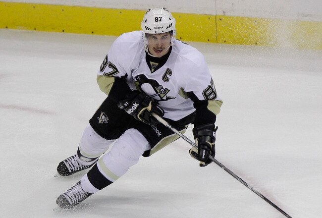 WASHINGTON, DC - DECEMBER 01: Sidney Crosby #87 of the Pittsburgh Penguins skates with the puck against the Washington Capitals at Verizon Center on December 1, 2011 in Washington, DC. (Photo by Rob Carr/Getty Images)