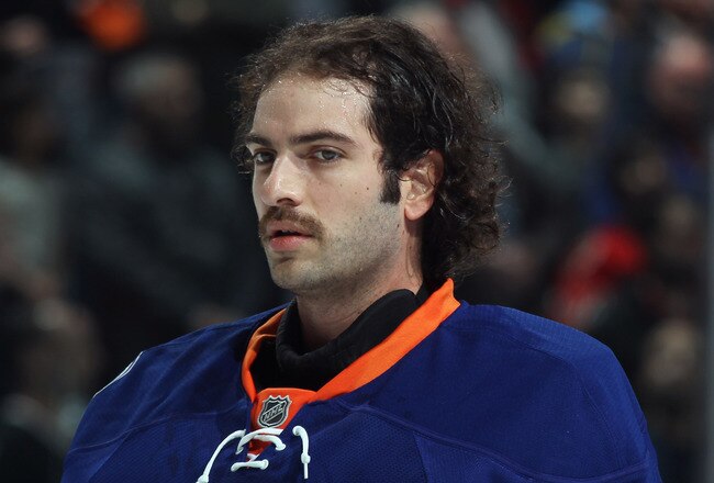 UNIONDALE, NY - DECEMBER 08:  Al Montoya #35 of the New York Islanders skates against the Chicago Blackhawks at the Nassau Veterans Memorial Coliseum on December 8, 2011 in Uniondale, New York.  (Photo by Bruce Bennett/Getty Images)