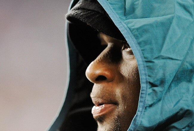 PHILADELPHIA, PA - DECEMBER 18:  Vince Young #9 of the Philadelphia Eagles looks on from the sidelines during a game against the New York Jets at Lincoln Financial Field on December 18, 2011 in Philadelphia, Pennsylvania.  (Photo by Patrick McDermott/Getty Images)