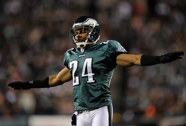 PHILADELPHIA, PA - DECEMBER 18:  Nnamdi Asomugha #24 of the Philadelphia Eagles reacts after a play against the New York Jets at Lincoln Financial Field on December 18, 2011 in Philadelphia, Pennsylvania.  (Photo by Patrick McDermott/Getty Images)