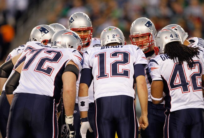 PHILADELPHIA, PA - NOVEMBER 27:  Tom Brady #12 of the New England Patriots huddles up with his teammates on offense against the Philadelphia Eagles at Lincoln Financial Field on November 27, 2011 in Philadelphia, Pennsylvania. The Patriots won 38-20. (Photo by Rich Schultz/Getty Images)