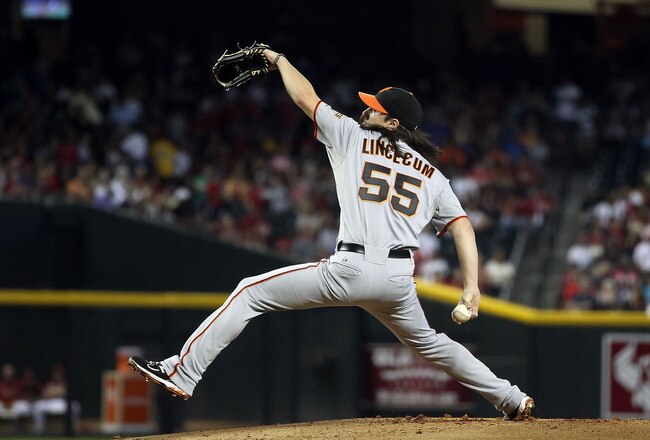 PHOENIX, AZ - SEPTEMBER 25:  Starting pitcher Tim Lincecum #55 of the San Francisco Giants pitches against the Arizona Diamondbacks during the Major League Baseball game at Chase Field on September 25, 2011 in Phoenix, Arizona. The Diamondbacks defeated Giants 5-2.  (Photo by Christian Petersen/Getty Images)