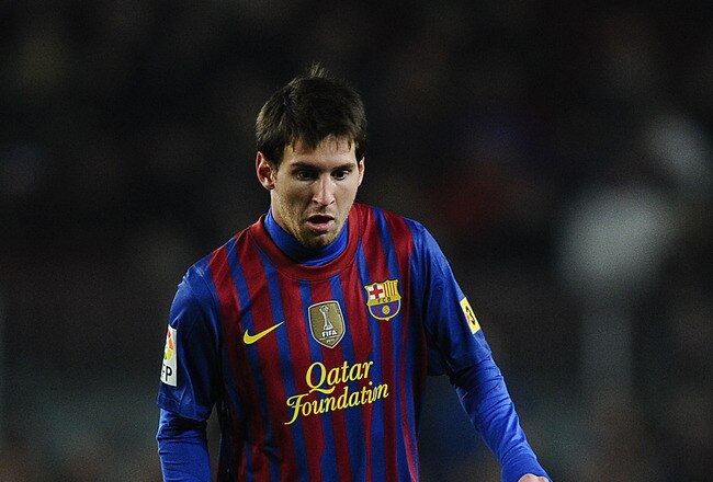 BARCELONA, SPAIN - JANUARY 15:  Lionel Messi of FC Barcelona runs with the ball during the La Liga match between FC Barcelona and Real Betis Balompie at Camp Nou on January 15, 2012 in Barcelona, Spain. FC Barcelona won 4-2.  (Photo by David Ramos/Getty Images)