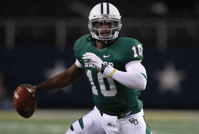 ARLINGTON, TX - NOVEMBER 26:  Robert Griffin III #10 of the Baylor Bears passes against the Texas Tech Red Raiders at Cowboys Stadium on November 26, 2011 in Arlington, Texas.  (Photo by Ronald Martinez/Getty Images)