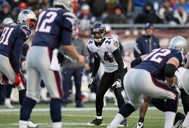 FOXBORO, MA - JANUARY 10:  Dominique Foxworth #24 of the Baltimore Ravens lines up on defense across from Randy Moss #81 of the New England Patriots during the 2010 AFC wild-card playoff game at Gillette Stadium on January 10, 2010 in Foxboro, Massachusetts.  (Photo by Jim Rogash/Getty Images)