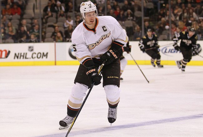 DALLAS, TX - DECEMBER 19:  Ryan Getzlaf #15 of the Anaheim Ducks at American Airlines Center on December 19, 2011 in Dallas, Texas.  (Photo by Ronald Martinez/Getty Images)