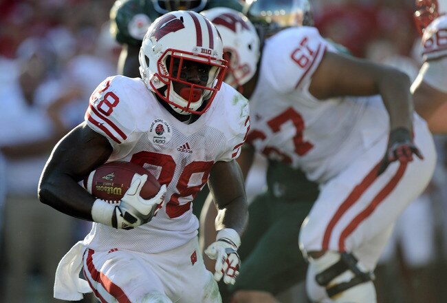 PASADENA, CA - JANUARY 02:  Running back Montee Ball #28 of the Wisconsin Badgers runs the ball in the first half against the Oregon Ducks at the 98th Rose Bowl Game on January 2, 2012 in Pasadena, California.  (Photo by Harry How/Getty Images)