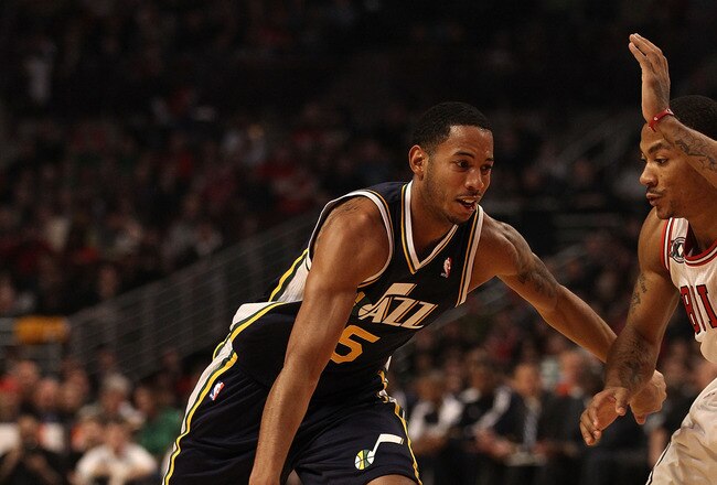 CHICAGO, IL - MARCH 12: Devin Harris #5 of the Utah Jazz drives against Derrick Rose #1 of the Chicago Bulls at the United Center on March 12, 2011 in Chicago, Illinois. The Bulls defeated the Jazz 118-100. NOTE TO USER: User expressly acknowledges and agrees that, by downloading and/or using this photograph, User is consenting to the terms and conditions of the Getty Images License Agreement. (Photo by Jonathan Daniel/Getty Images)