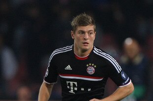 NAPLES, ITALY - OCTOBER 18:  Toni Kroos of FC Bayern Muenchen in action during the UEFA Champions League Group A match between SSC Napoli and FC Bayern Muenchen at Stadio San Paolo on October 18, 2011 in Naples, Italy.  (Photo by Paolo Bruno/Getty Images)