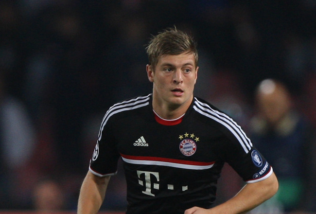 NAPLES, ITALY - OCTOBER 18:  Toni Kroos of FC Bayern Muenchen in action during the UEFA Champions League Group A match between SSC Napoli and FC Bayern Muenchen at Stadio San Paolo on October 18, 2011 in Naples, Italy.  (Photo by Paolo Bruno/Getty Images)