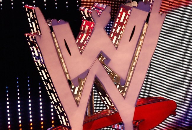 UNCASVILLE, CT - AUGUST 3:  Actor Jeremy Piven guest hosts WWE's 'Monday Night Raw' at Mohegan Sun on August 3, 2009 in Uncasville, Connecticut.  (Photo by Jim Rogash/Getty Images)