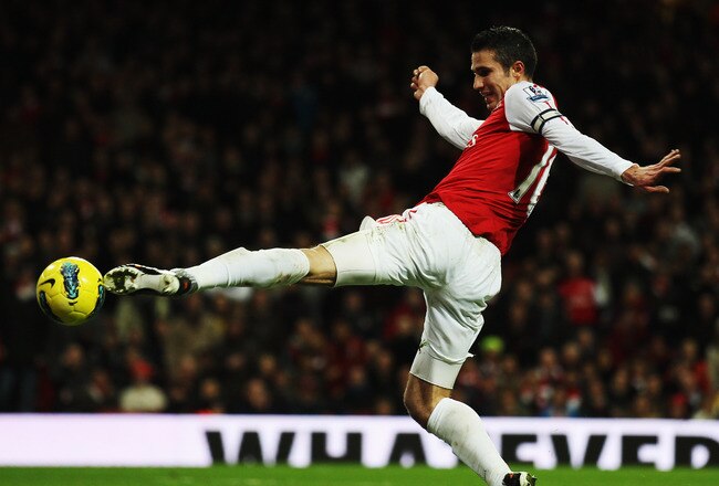 LONDON, ENGLAND - DECEMBER 31:  Robin van Persie of Arsenal controls the ball during the Barclays Premier League match between Arsenal and Queens Park Rangers at the Emirates Stadium on December 31, 2011 in London, England.  (Photo by Clive Mason/Getty Images)