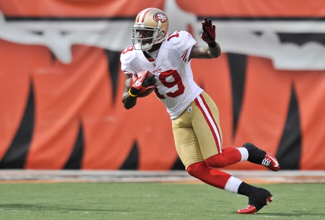 CINCINNATI, OH - SEPTEMBER 25:  Ted Ginn #19 of the San Francisco 49ers returns a kickoff against the Cincinnati Bengals at Paul Brown Stadium on September 25, 2011 in Cincinnati, Ohio.  (Photo by Jamie Sabau/Getty Images)