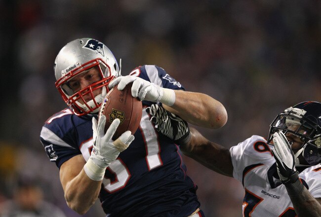 FOXBORO, MA - JANUARY 14:  Rob Gronkowski #87 of the New England Patriots catches a pass against the Denver Broncos during their AFC Divisional Playoff Game at Gillette Stadium on January 14, 2012 in Foxboro, Massachusetts.  (Photo by Al Bello/Getty Images)