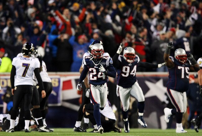 FOXBORO, MA - JANUARY 22:  The New England Patriots celebrate after Billy Cundiff #7 of the Baltimore Ravens missed a game tying field goal late in the fourth quarter during their AFC Championship Game at Gillette Stadium on January 22, 2012 in Foxboro, Massachusetts.  (Photo by Elsa/Getty Images)