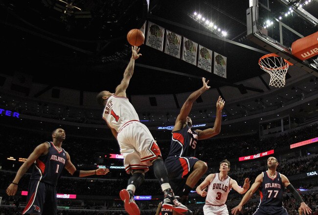 CHICAGO, IL - JANUARY 03:  Derrick Rose #1 of the Chicago Bulls shoots over Al Horford #15 of the Atlanta Hawks at the United Center on January 3, 2012 in Chicago, Illinois. The Bulls defeated the Hawks 76-74. NOTE TO USER: User expressly acknowledges and agrees that, by downloading and or using this photograph, User is consenting to the terms and conditions of the Getty Images License Agreement.  (Photo by Jonathan Daniel/Getty Images)