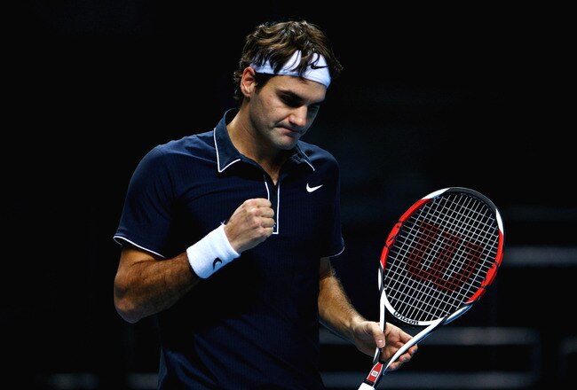 LONDON, ENGLAND - NOVEMBER 26:  Roger Federer of Switzerland celebrates a point during the men's singles round robin match against Juan Martin Del Potro of Argentina during the Barclays ATP World Tour Finals at the O2 Arena on November 26, 2009 in London, England  (Photo by Julian Finney/Getty Images)