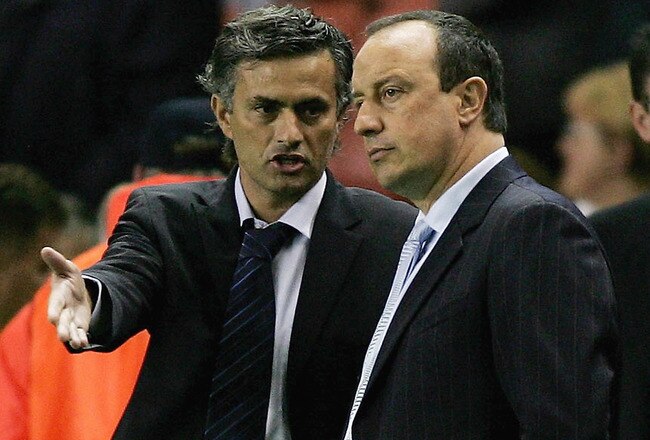 LIVERPOOL, UNITED KINGDOM - SEPTEMBER 28:  Jose Mourinho manager of Chelsea and Rafael Benitez manager of Liverpool talk prior to the UEFA Champions League Group G match between Liverpool and Chelsea at Anfield on September 28, 2005 in Liverpool, England.  (Photo by Ben Radford/Getty Images)