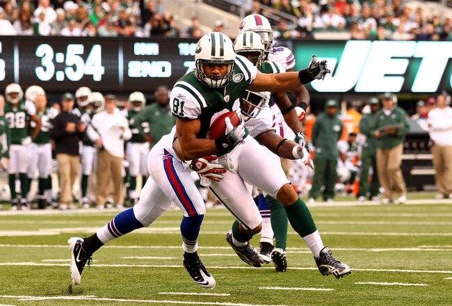 EAST RUTHERFORD, NJ - NOVEMBER 27:  Dustin Keller #81 of the New York Jets scores a touchdown as  Justin Rogers #26 of the Buffalo Bills is late with the tackle during their game on November 27, 2011 at  MetLife Stadium in East Rutherford, New Jersey.  (Photo by Al Bello/Getty Images)
