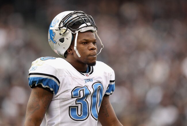 OAKLAND, CA - DECEMBER 18:  Kevin Smith #30 of the Detroit Lions in action against the Oakland Raiders at O.co Coliseum on December 18, 2011 in Oakland, California.  (Photo by Ezra Shaw/Getty Images)