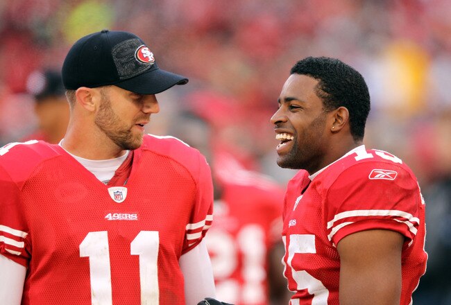 SAN FRANCISCO, CA - NOVEMBER 20:  Alex Smith #11 talks to Michael Crabtree #15 of the San Francisco 49ers on the sidelines during their game against the Arizona Cardinals at Candlestick Park on November 20, 2011 in San Francisco, California.  (Photo by Ezra Shaw/Getty Images)