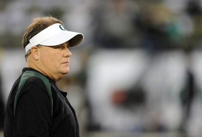 EUGENE, OR - DECEMBER 02 : Head coach Chip Kelly of the Oregon Ducks watches his team warm up before the Pac-12 Championship game between the UCLA Bruins and the Oregon Ducks at Autzen Stadium on December 2, 2011 in Eugene, Oregon. (Photo by Steve Dykes/Getty Images)