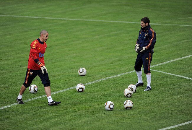 SCHRUNS, AUSTRIA - MAY 31:  Goalkeeper Iker Casillas (R) of Spain looks on flanked by his teammate goalkeeper Victor Valdes during a training session on May 31, 2010 in Schruns, Austria.  (Photo by Jasper Juinen/Getty Images)