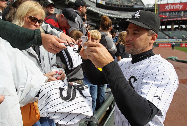 CHICAGO, IL - SEPTEMBER 28: Omar Vizquel #11 of the Chicago White Sox signs autographs before the final game of the 2011 season against the Toronto Blue Jays at U.S. Cellular Field on September 28, 2011 in Chicago, Illinois. (Photo by Jonathan Daniel/Getty Images)