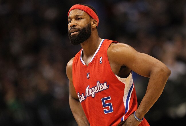 DALLAS, TX - JANUARY 25:  Baron Davis #5 of the Los Angeles Clippers at American Airlines Center on January 25, 2011 in Dallas, Texas.  NOTE TO USER: User expressly acknowledges and agrees that, by downloading and or using this photograph, User is consenting to the terms and conditions of the Getty Images License Agreement.  (Photo by Ronald Martinez/Getty Images)
