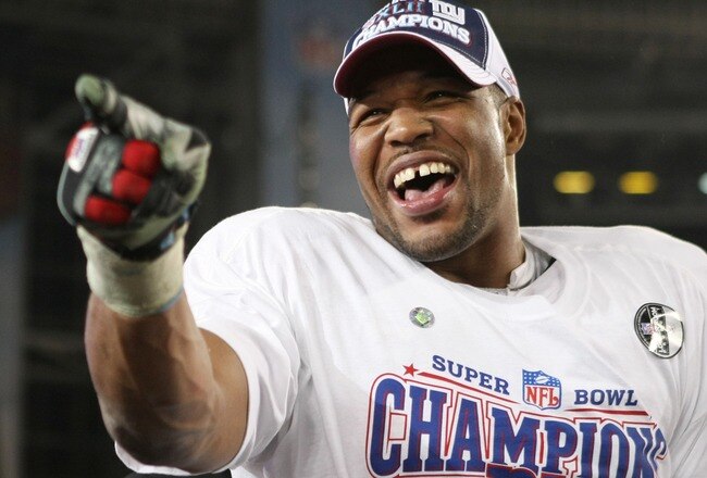 GLENDALE, AZ - FEBRUARY 03:  Defensive end Michael Strahan #92 of the New York Giants celebrates after defeating the New England Patriots 17-14 during Super Bowl XLII on February 3, 2008 at the University of Phoenix Stadium in Glendale, Arizona.  (Photo by Harry How/Getty Images)